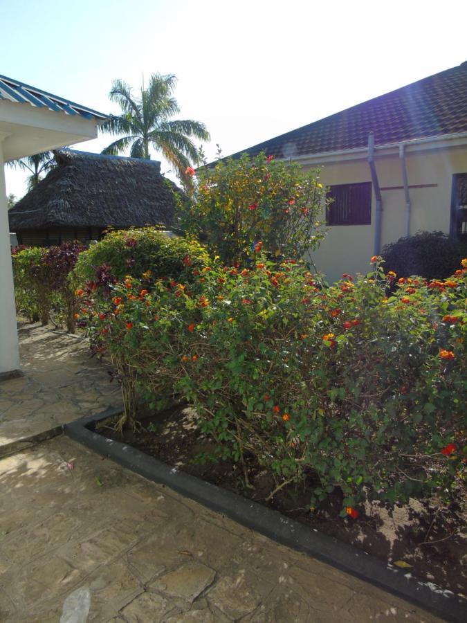 Idc Guest House Багамойо Екстер'єр фото